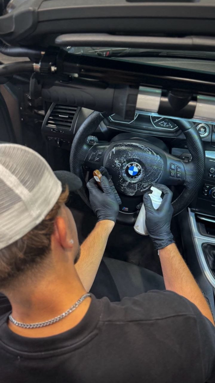 Nettoyage du volant d’une BMW