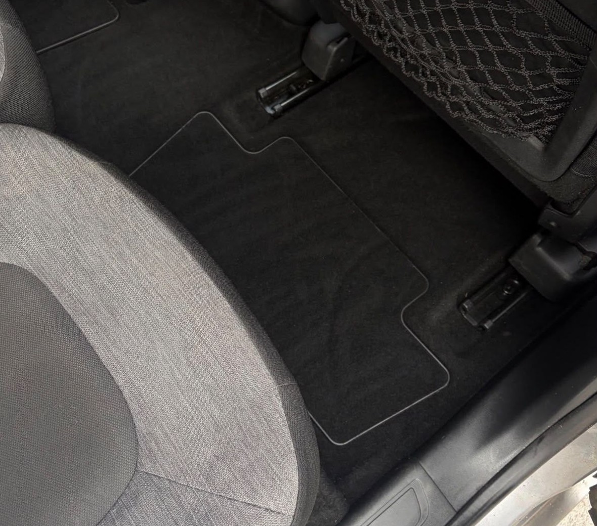Tapis et plancher arrière, après