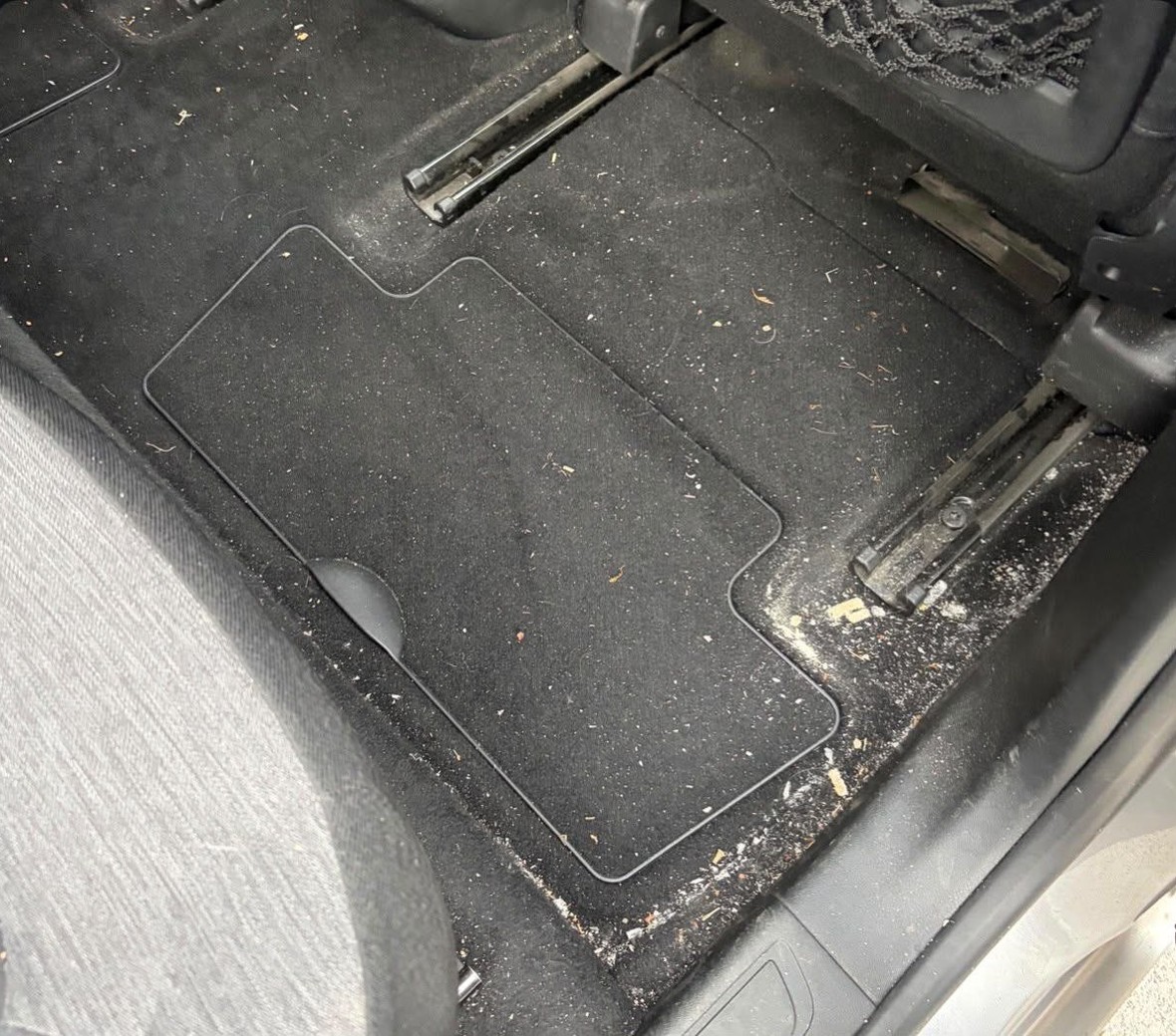 Tapis et plancher arrière, avant